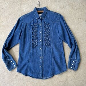 WRANGLER Western Wear for Women 
Blue Denim Long Sleeve Button-Up Shirt